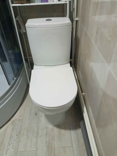 Установлено новое сантехническое оборудование, подключены коммуникации, проверена герметичность со единений, закреплено на полу, проведены испытания на работоспособность.