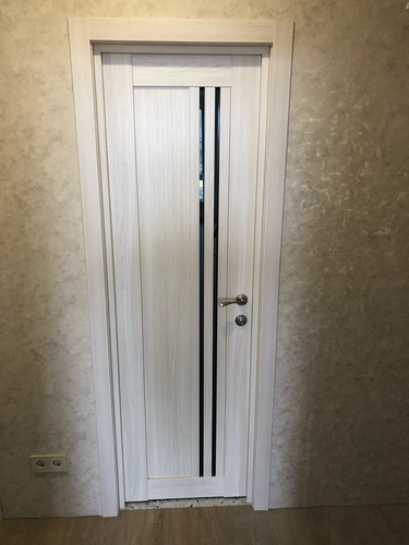 Установлена складная конструкция, закреплены направляющие, проведена регулировка механизмов, проверена плавность движения, зафиксированы ручки, обеспечена надежность креплений, завершена отделка проема.