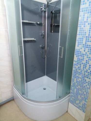 Установка душевой кабины шириной до 90 см