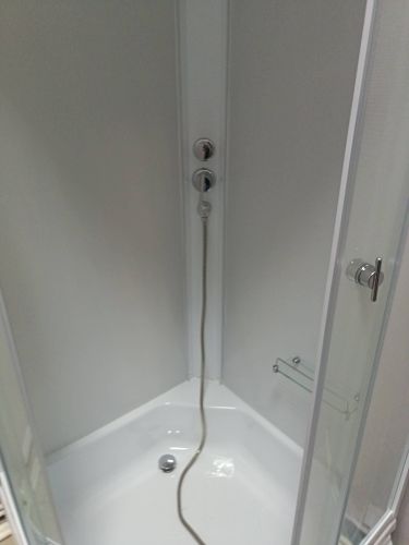 Установка душевой кабины шириной до 90 см