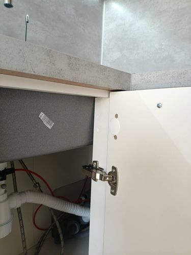 Установка светодиодной ленты для подсветки рабочей зоны Замена фасадов