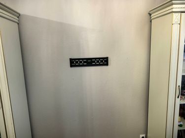 Установка кронштейна под ТВ на стену