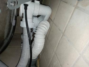 Проведена замена поврежденных труб, установлены новые соединения, герметизация стыков, проверка системы на отсутствие утечек, восстановление нормальной работы сантехники.