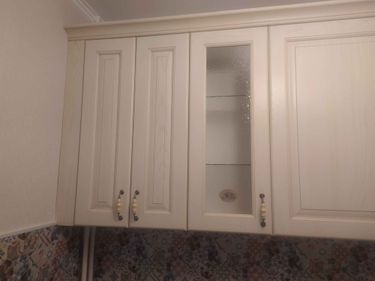 Изготовлены и установлены фасады для кухонных шкафов. Применены качественные материалы, выполнена точная подгонка, обеспечена надежная фиксация. Дизайн гармонирует с интерьером.