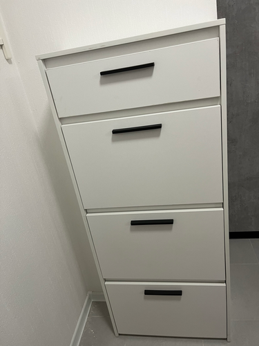 Сборка и установка настенной вешалки