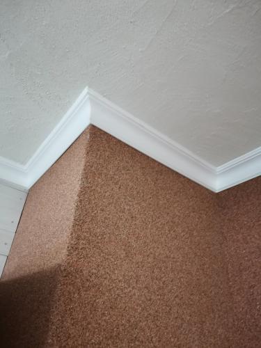 Монтаж потолочного полистрирол/пенополистирол плинтуса