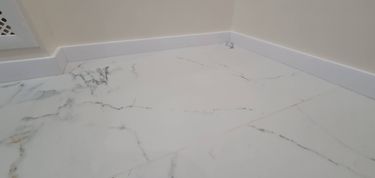 Монтаж полиуретанового/дюрополимерного/полистиролового плинтуса