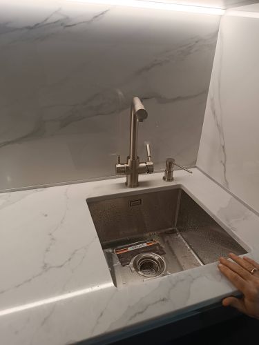 Установка проточного фильтра под мойку