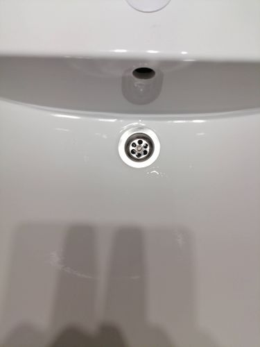 Установка раковины с тумбой