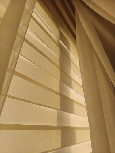 Монтаж рулонной шторы, рулонной шторы «день-ночь» на стену\потолок или в оконный проем