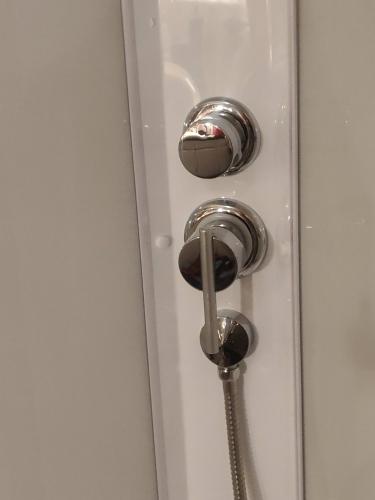 Установка душевой кабины шириной до 90 см