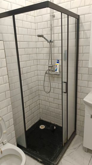 Герметизация стыков душевой кабины