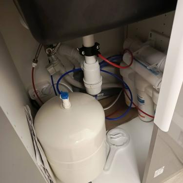 Установка и подключение крана и фильтра для питьевой воды Перенавеска двери холодильника