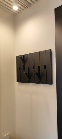 Сборка и установка настенной вешалки