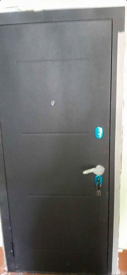 Проведена замена замка и уплотнителей, отрегулированы петли, устранены скрипы, обновлено покрытие, проверена герметичность и плавность хода, установлены новые ручки.