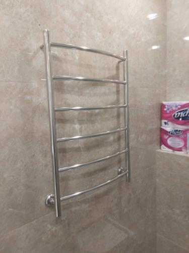 Монтаж водяного полотенцесушителя на готовую подводку (без подгонки)