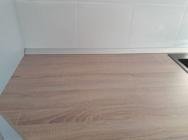 Плинтус на столешницу