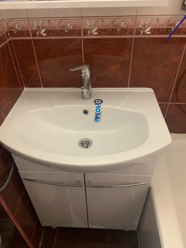 Заменены изношенные элементы внутри смесителя, обеспечив герметичность и плавность работы. Устранены протечки, восстановлена функциональность, улучшено водоснабжение.