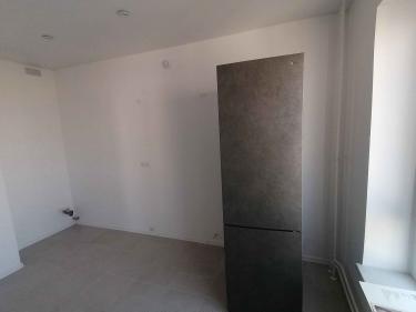 Измерены параметры помещения, учтены все неровности и особенности стен, потолка. Подготовлены данные для точного изготовления и установки натяжной конструкции.