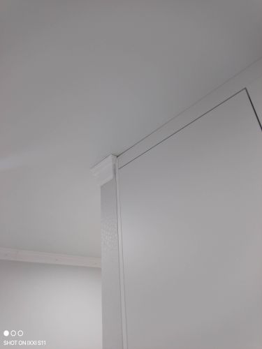 Монтаж потолочного полистрирол/пенополистирол плинтуса