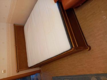 Были укреплены ножки, заменены сломанные рейки, закреплён каркас, обновлён матрас. Все элементы тщательно проверены, конструкция восстановлена, обеспечена устойчивость и комфорт.