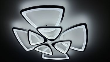 Сборка и навеска люстры