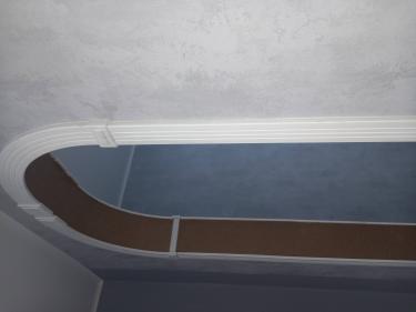 Создана элегантная арочная конструкция, гармонично вписывающаяся в интерьер. Установлены декоративные элементы, обеспечивающие прочность и эстетичность. Завершено оформление проема.