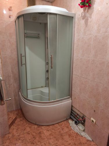 Установка душевой кабины шириной до 90 см