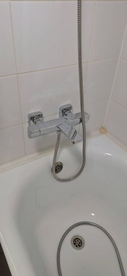 Установка смесителя (на готовые коммуникации)