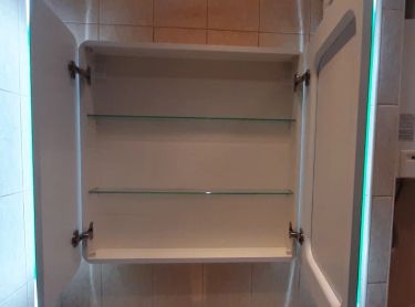 Демонтаж мебели для ванной Монтаж зеркального шкафа с подсветкой