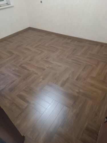 Монтаж пластикового плинтуса