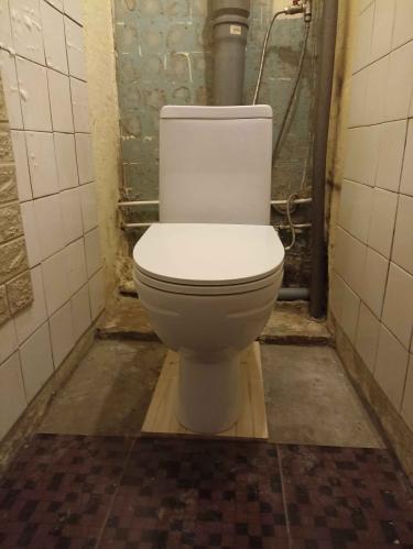 Установлено новое сантехническое оборудование, подключены коммуникации, проведена герметизация стыков, проверена работоспособность системы, выполнена уборка рабочего места.