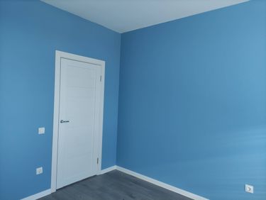 Покраска обоев в 2 слоя