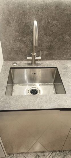 Установка и подключение подстольной мойки Установка и подключение смесителя Установка столешницы HPL