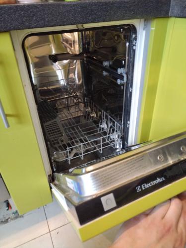 Извлечен старый нагревательный элемент, установлен новый, проверена работоспособность устройства, восстановлена герметичность соединений, проведено тестирование на корректность функционирования.