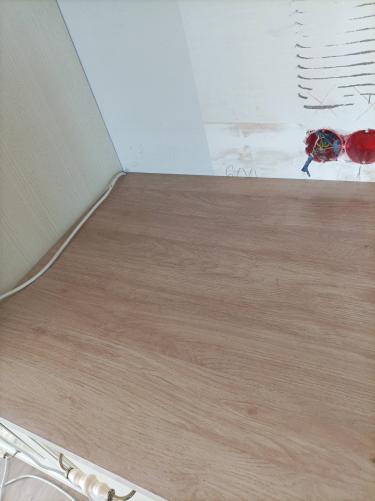 Проведены работы по прокладке кабеля и монтажу электроточек в стене. Установлены подрозетники, подключены провода, подготовлено место для дальнейшего использования.