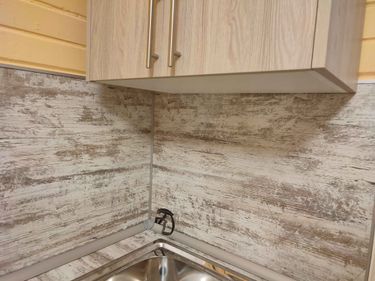 Сборка и установка проектной кухни Технический вырез под трубы Установка стеновой панели мдф/дсп