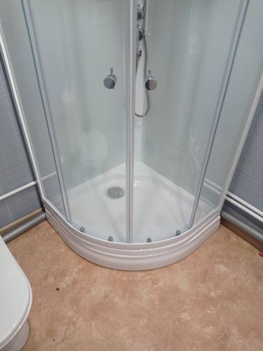 Установка душевой кабины шириной до 90 см