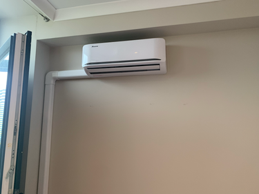 Установка сплит-системы мощностью охлаждения 7-9 kBTU