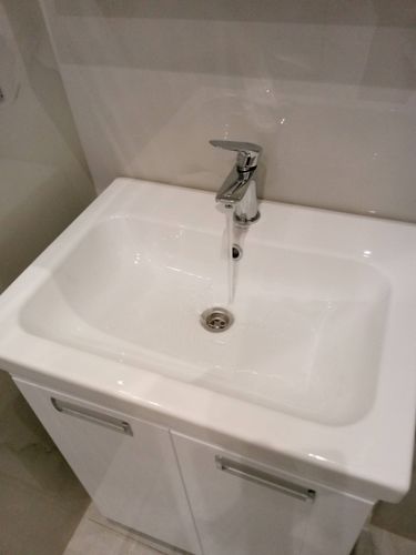 Установка комплекта: пенал + тумба +раковина + смеситель + зеркало