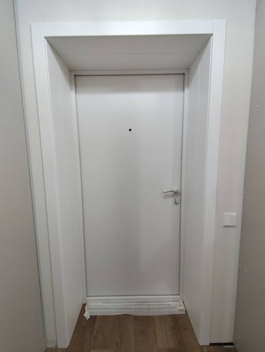 Установка доборов по периметру для входных дверей со сращиванием