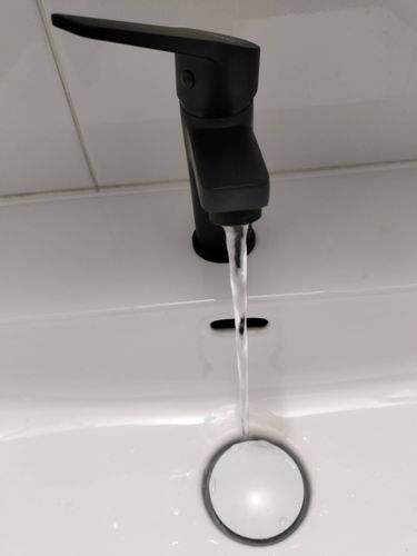 Сборка и навеска зеркального шкафа в ванной комнате