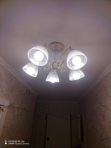 Установка люстры в сборке