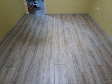 Монтаж пластикового плинтуса