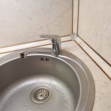 Установка смесителя (на готовые коммуникации)