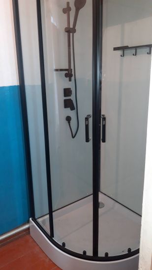 Установка душевой кабины шириной до 90 см