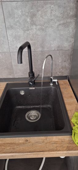 Установка проточного фильтра под мойку