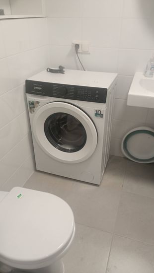 Установка отдельностоящей стиральной машины с подключением