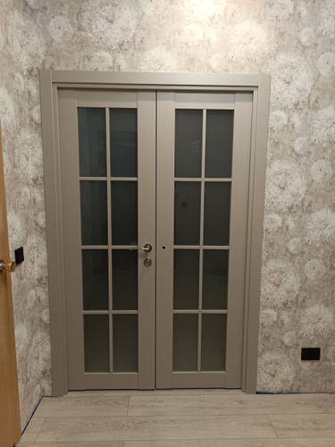 Установка межкомнатной двухстворчатой двери