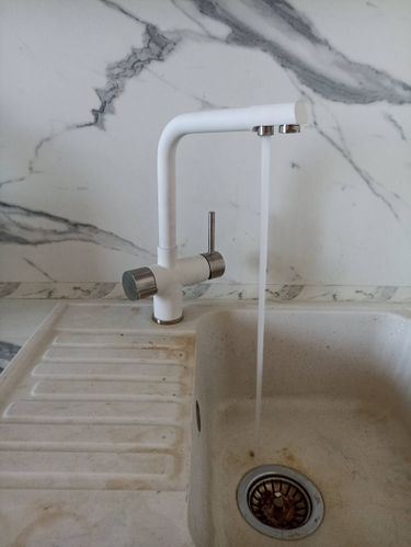 Установка проточного фильтра под мойку